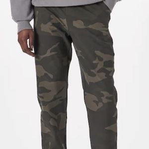 Abercrombie & Fitch camo travel joggers large long